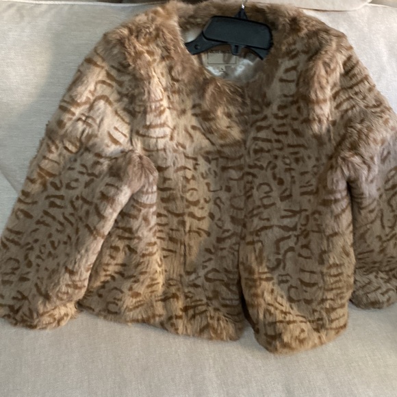 Olive does Olive rabbit fur jacket 🧥 L will fit S & M - Picture 6 of 16